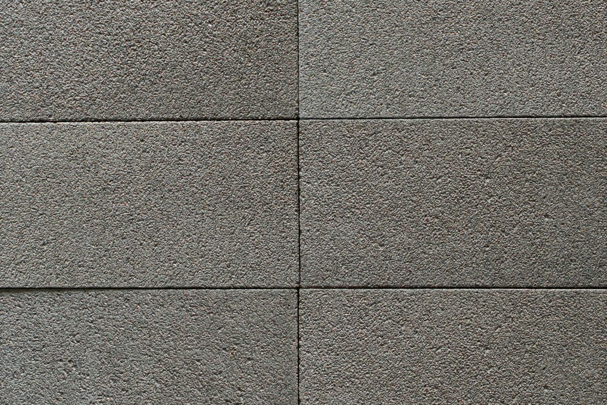 Крупноформатная тротуарная плитка "Мегаполис" Гранит серый с черным